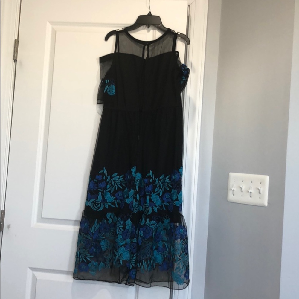 Dress - Picture 2 of 3